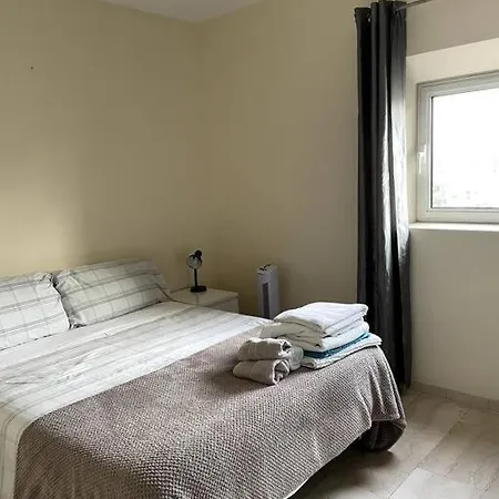 & Spacious 1br W Pool Apartment *