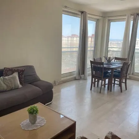 & Spacious 1br W Pool Apartment