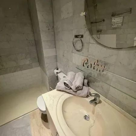 & Spacious 1br W Pool * Gibraltar