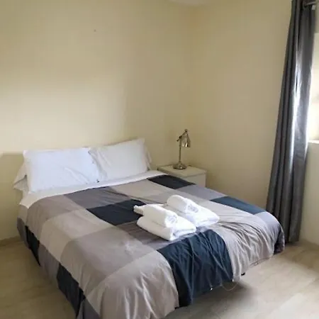 & Spacious 1br W Pool * Gibraltar